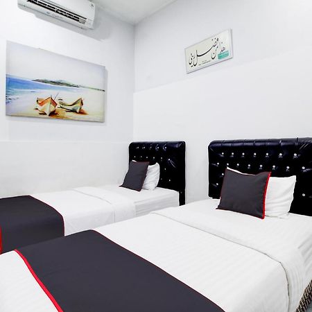 Hotel O Jalan Jenderal Sudirman Near Imam Bonjol Square Padang  Bagian luar foto