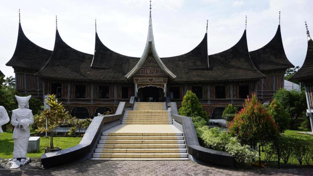 Oyo 433 Nelvi Guest House Syariah Padang  Bagian luar foto