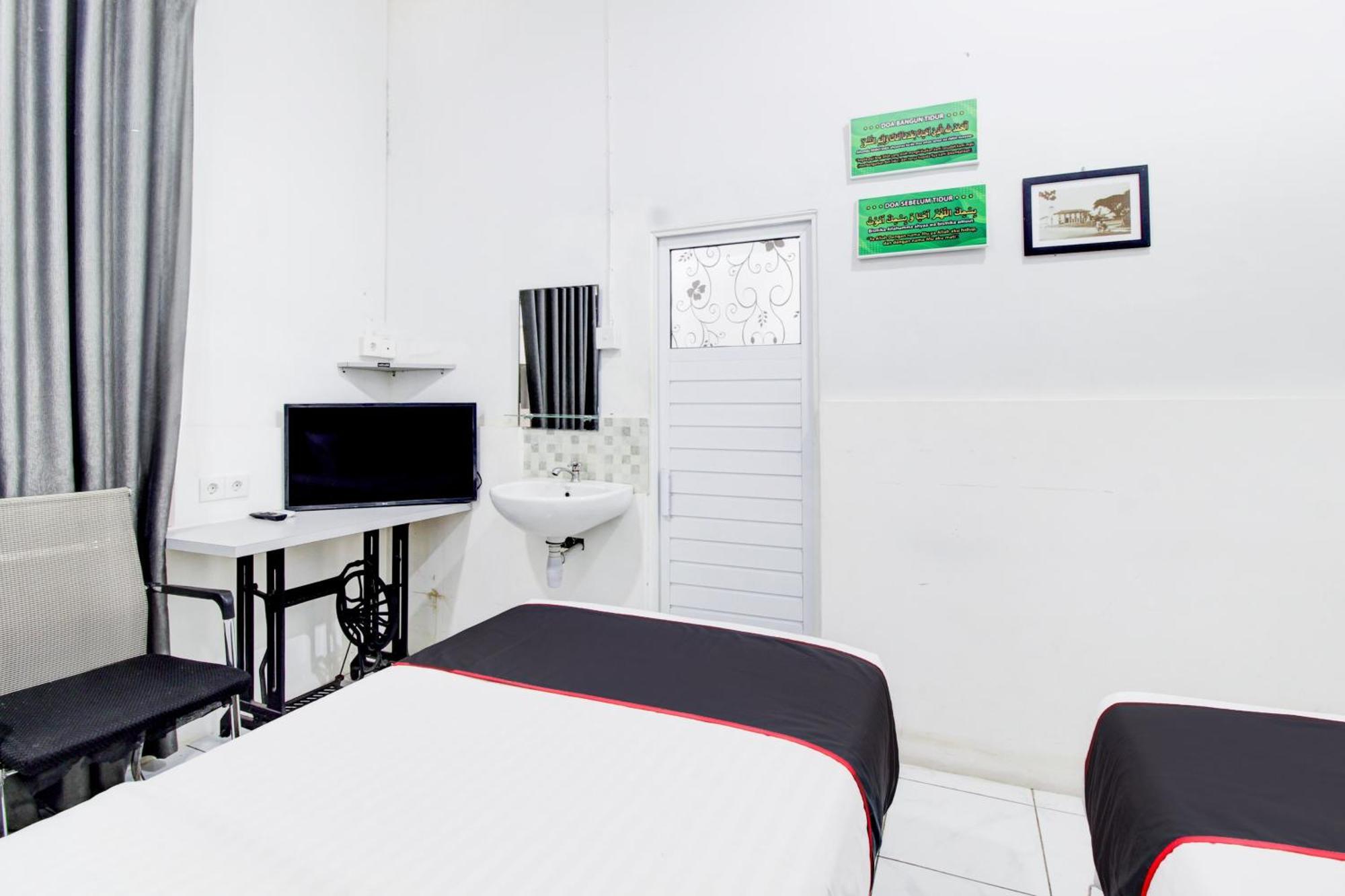 Hotel O Jalan Jenderal Sudirman Near Imam Bonjol Square Padang  Bagian luar foto