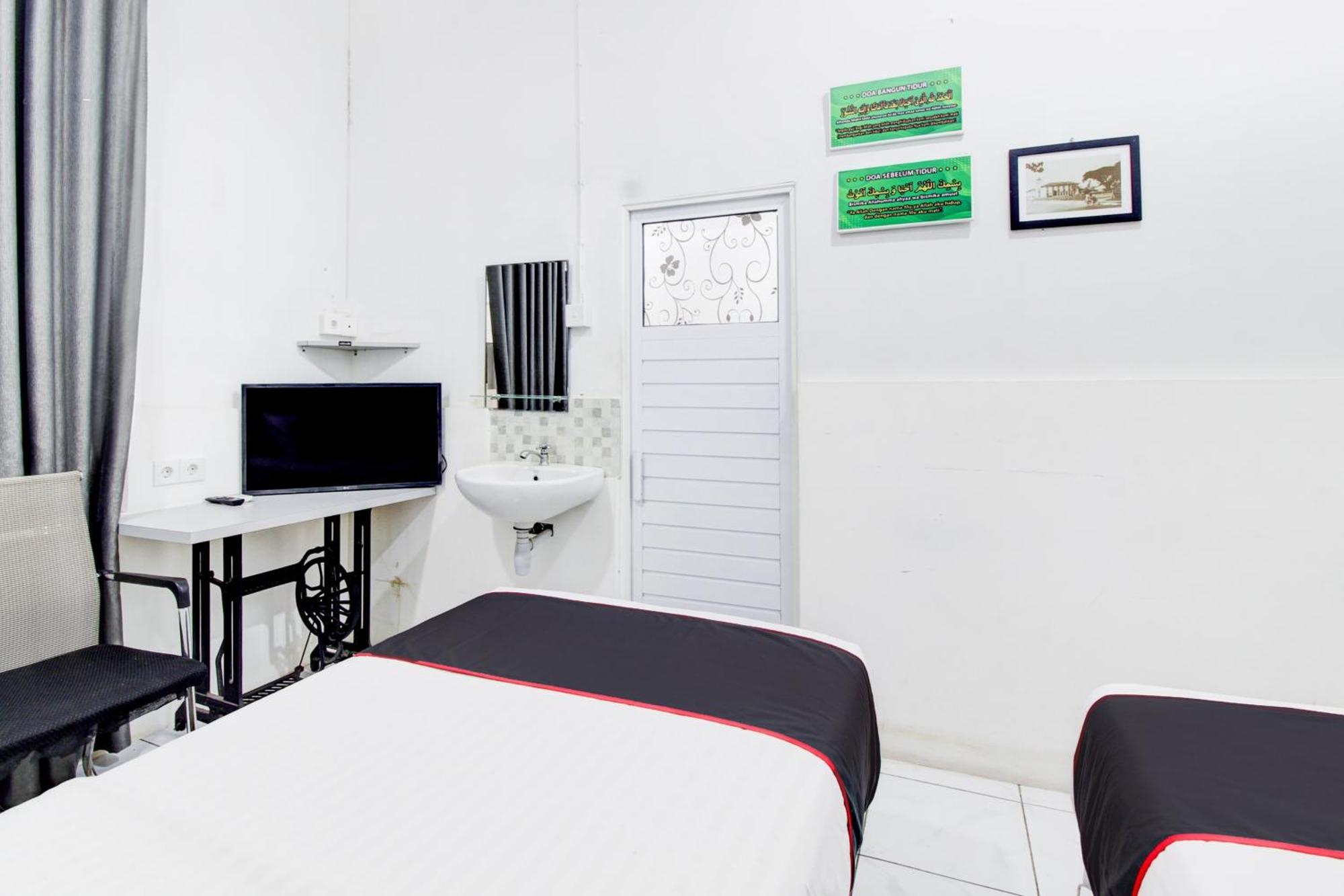 Hotel O Jalan Jenderal Sudirman Near Imam Bonjol Square Padang  Bagian luar foto