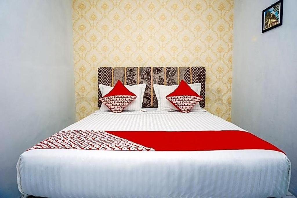 Hotel O Jalan Jenderal Sudirman Near Imam Bonjol Square Padang  Bagian luar foto