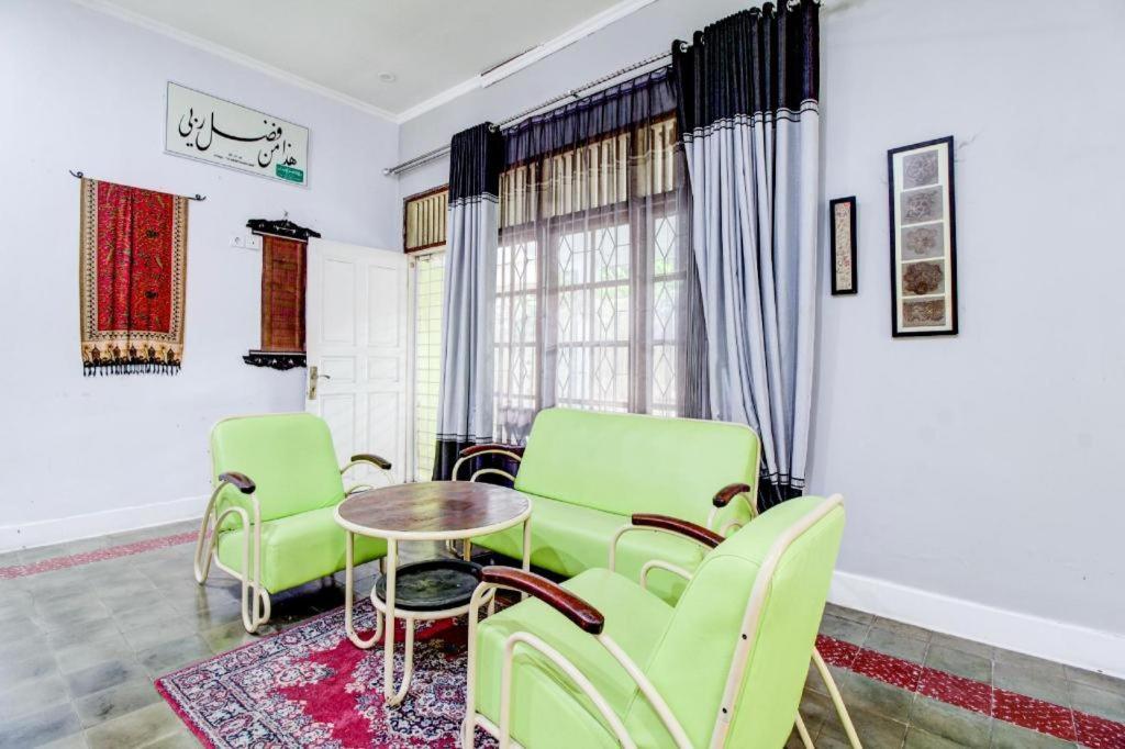 Hotel O Jalan Jenderal Sudirman Near Imam Bonjol Square Padang  Bagian luar foto