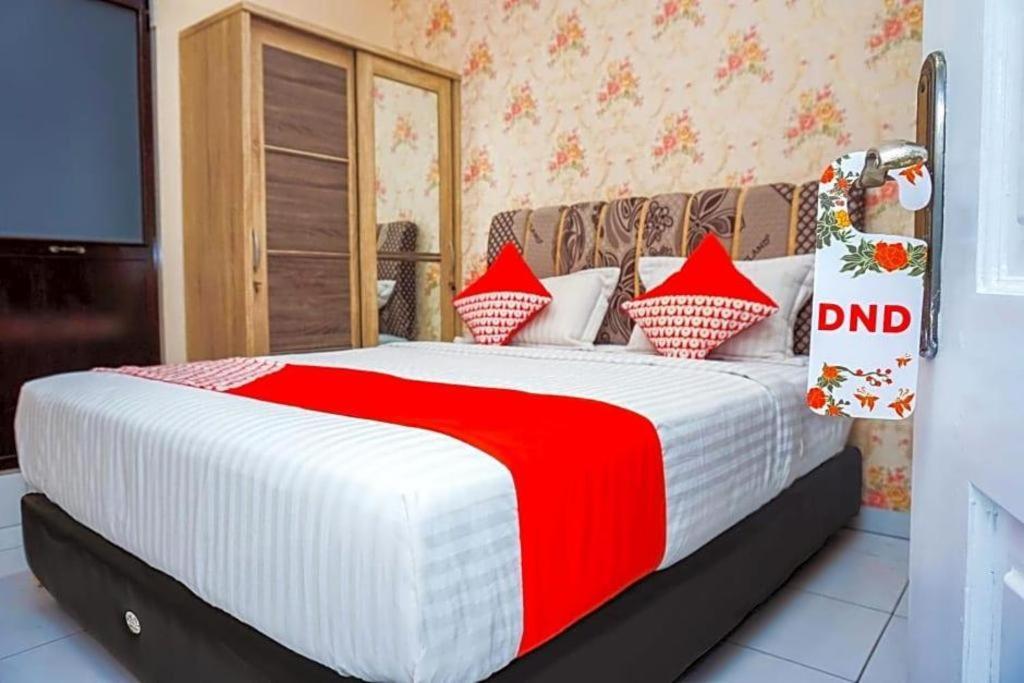Hotel O Jalan Jenderal Sudirman Near Imam Bonjol Square Padang  Bagian luar foto