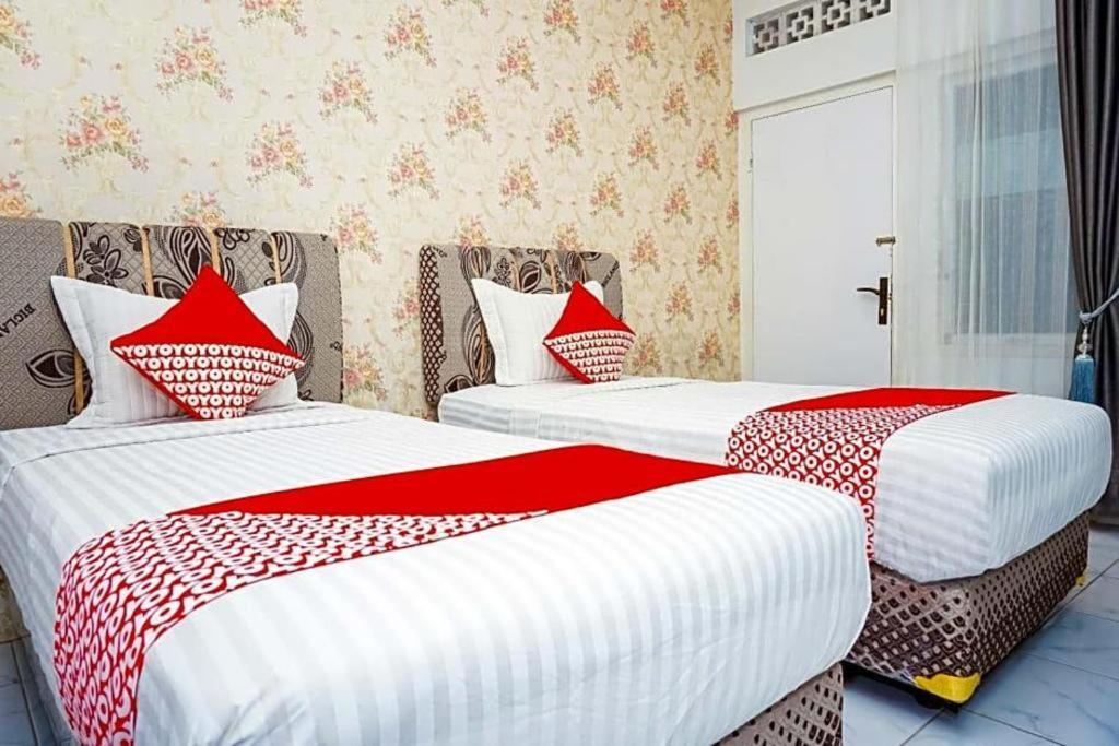 Hotel O Jalan Jenderal Sudirman Near Imam Bonjol Square Padang  Bagian luar foto