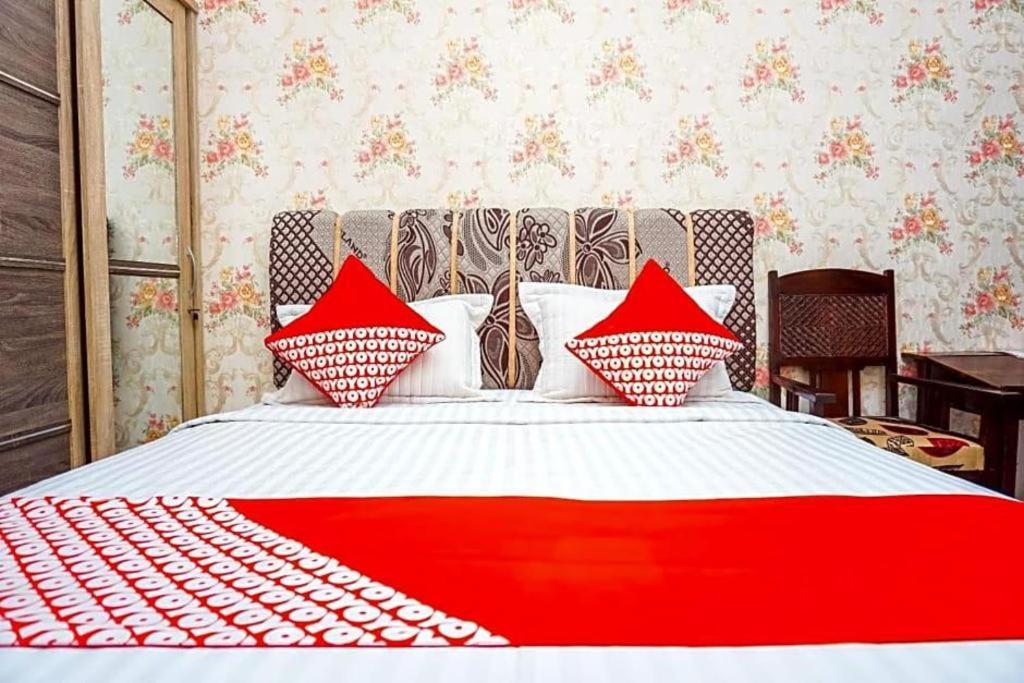 Hotel O Jalan Jenderal Sudirman Near Imam Bonjol Square Padang  Bagian luar foto