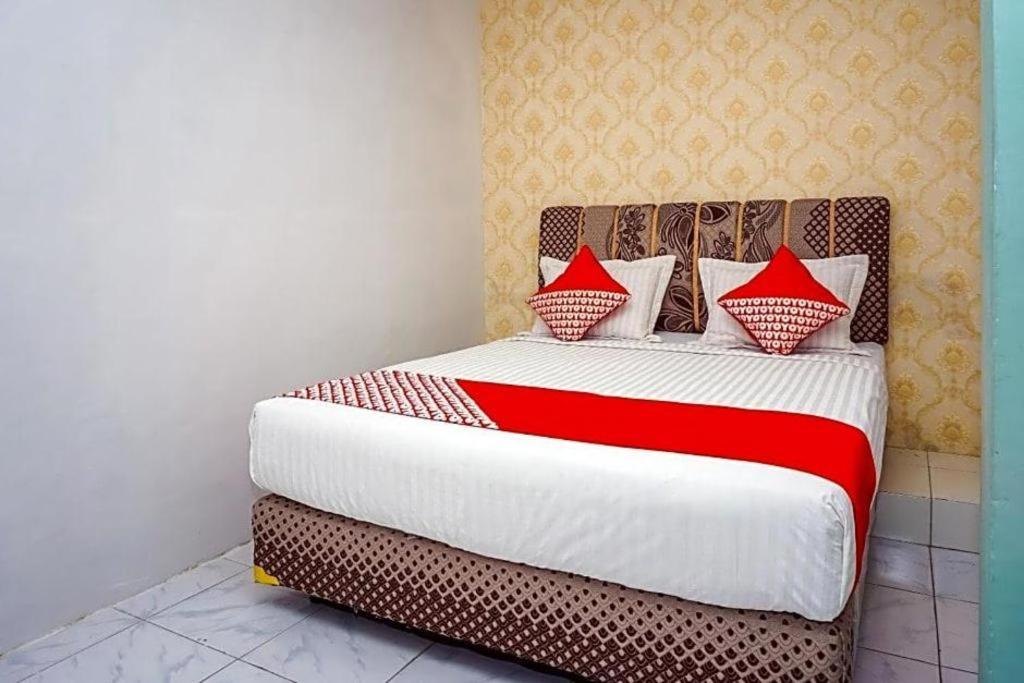 Hotel O Jalan Jenderal Sudirman Near Imam Bonjol Square Padang  Bagian luar foto