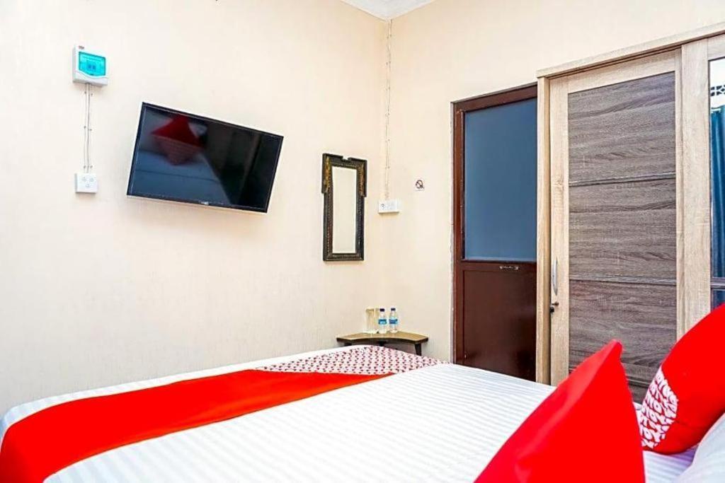 Hotel O Jalan Jenderal Sudirman Near Imam Bonjol Square Padang  Bagian luar foto