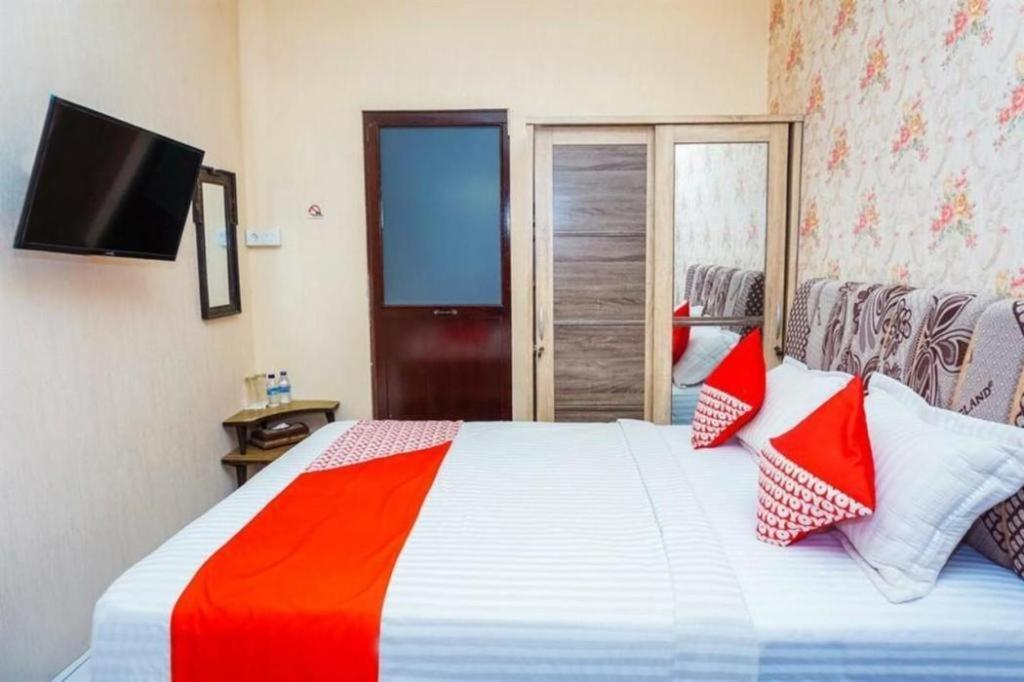 Hotel O Jalan Jenderal Sudirman Near Imam Bonjol Square Padang  Bagian luar foto