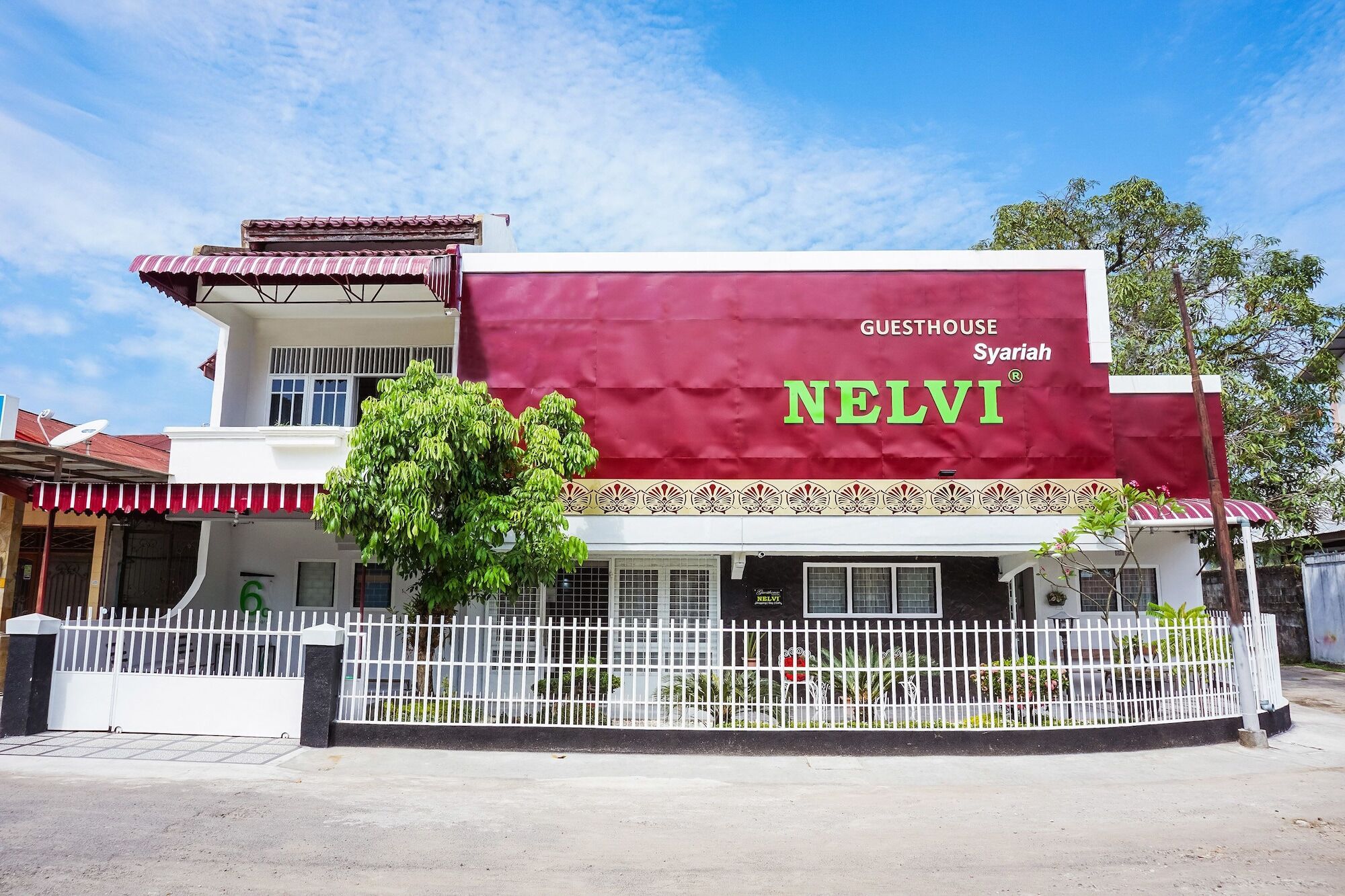 Oyo 433 Nelvi Guest House Syariah Padang  Bagian luar foto